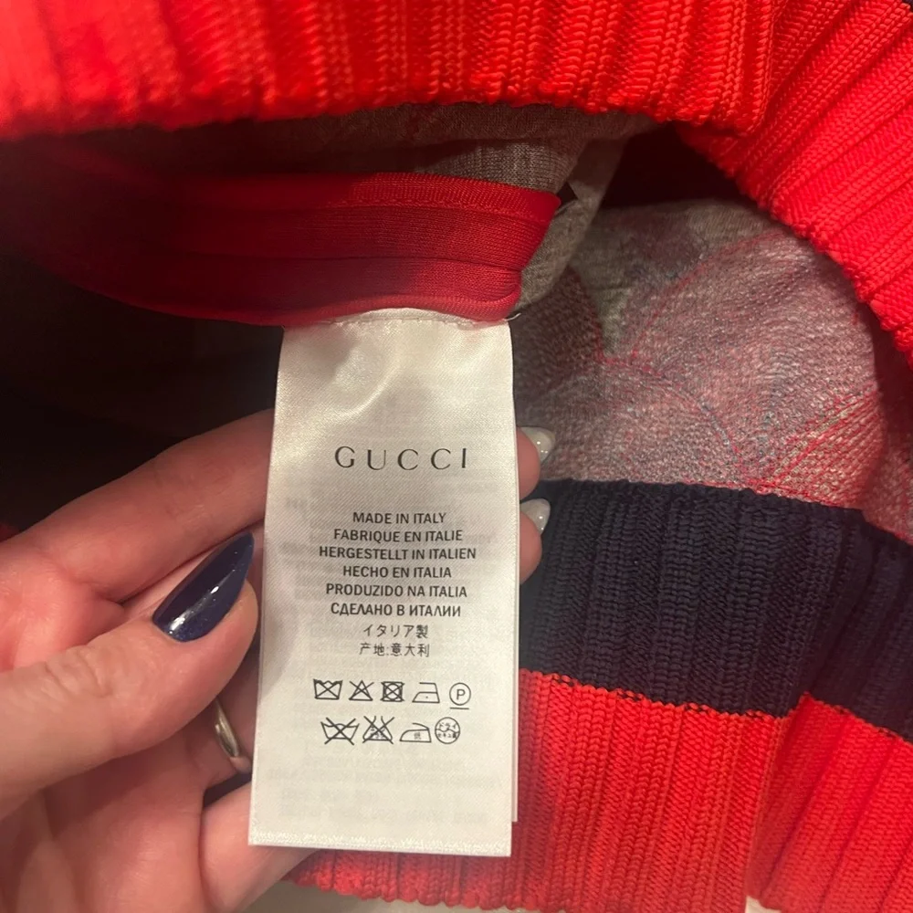Gucci Floral Red Sweatshirt. Never worn. Size XS - Picture 5 of 5